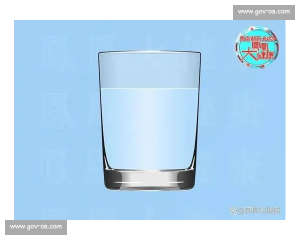 科学补水策略解析：全天候保持身体水分平衡的实用方法